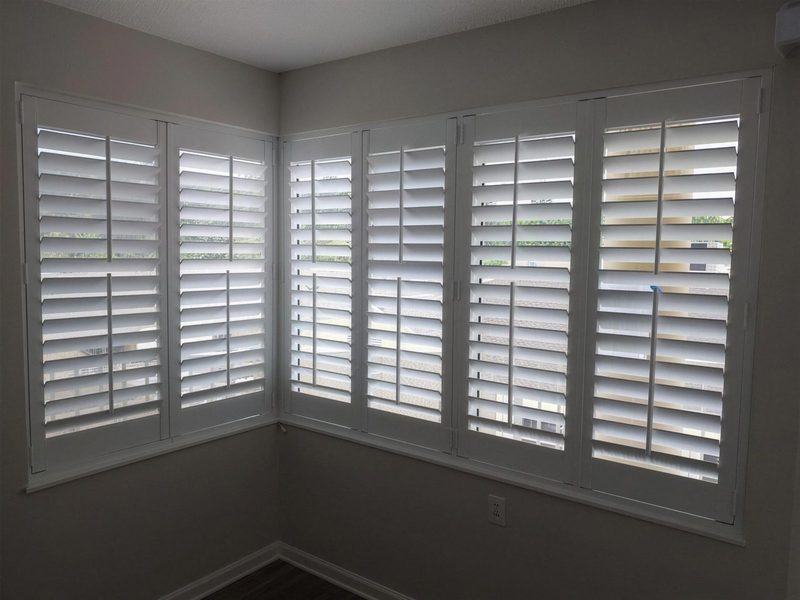 Corner meeting of two shuttered windows