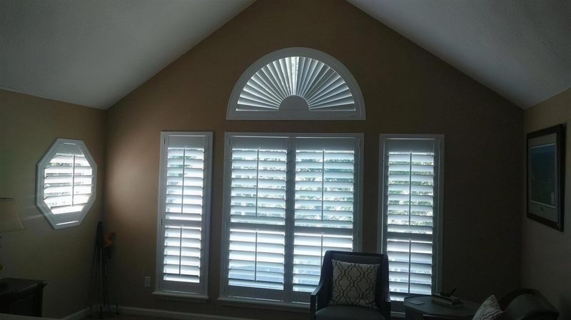 Woven wood, breakfast nook